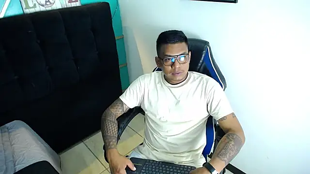 Snapshot of Saipadpuer30 chatting on 02.16.25 Saipadpuer30 online show from 02.16.25