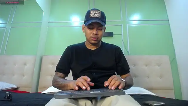 Snapshot of Saipadpuer30 chatting on 02.21.25 Saipadpuer30 online show from 02.21.25