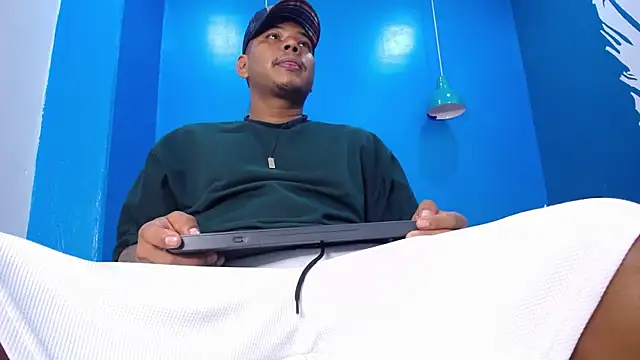 Snapshot of Saipadpuer30 chatting on 02.24.25 Saipadpuer30 online show from 02.24.25