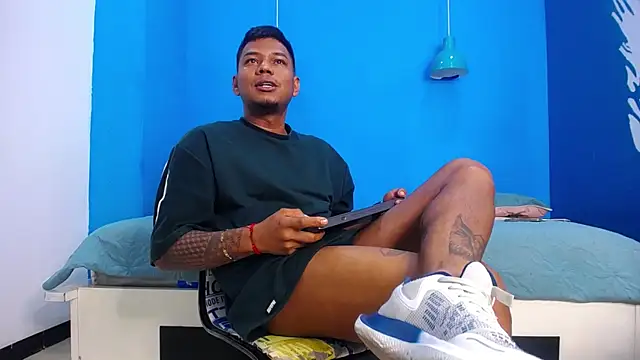 Snapshot of Saipadpuer30 chatting on 03.18.25 Saipadpuer30 online show from 03.18.25