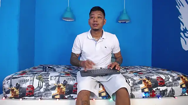 Snapshot of Saipadpuer30 chatting on 03.20.25 Saipadpuer30 online show from 03.20.25