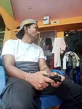 Snapshot of bigcock_thick chatting on 03.10.25 bigcock thick online show from 03.10.25