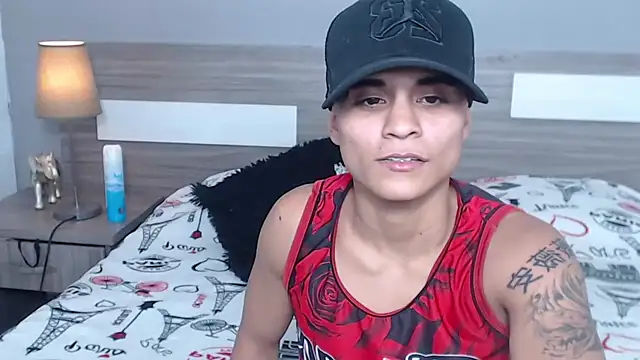 Snapshot of Liiamthompson chatting on 10.10.25 Liiamthompson online show from 10.10.25