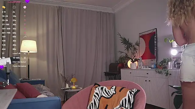 WhiteAnni online show from 12.15.25