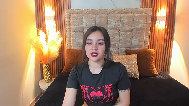 Lucy Harris online show from 02.18.25