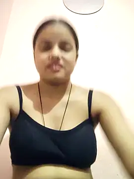 Snapshot of RAYI_123 chatting on 10.17.25 RAYI 123 online show from 10.17.25