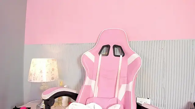 Snapshot of yeikafoxy chatting on 10.02.25 yeikafoxy online show from 10.02.25