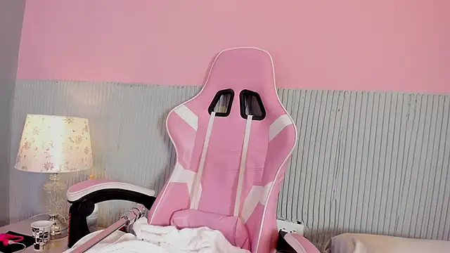 Snapshot of yeikafoxy chatting on 10.05.25 yeikafoxy online show from 10.05.25