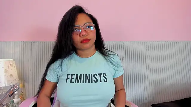 Snapshot of yeikafoxy chatting on 10.25.25 yeikafoxy online show from 10.25.25