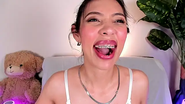 Snapshot of Miss_veronicaa2 chatting on 05.08.26 Miss veronicaa2 online show from 05.08.26