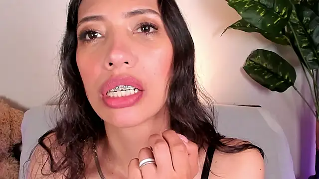 Snapshot of Miss_veronicaa2 chatting on 05.22.26 Miss veronicaa2 online show from 05.22.26