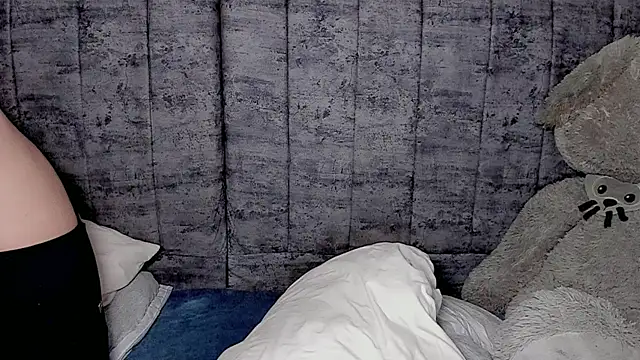 Dylan Milk online show from 09.28.25