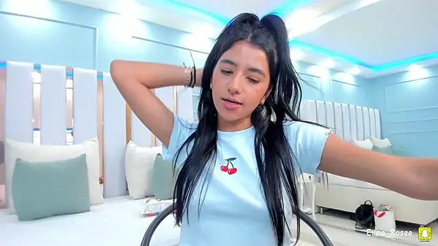 Snapshot of eva_roseee chatting on 10.28.25 eva roseee online show from 10.28.25