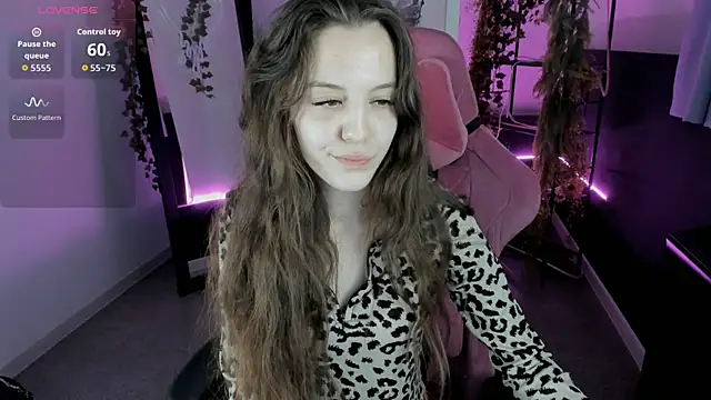 Snapshot of MilaStoyne chatting on 10.07.25 MilaStoyne online show from 10.07.25