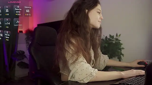 Snapshot of MilaStoyne chatting on 10.29.25 MilaStoyne online show from 10.29.25