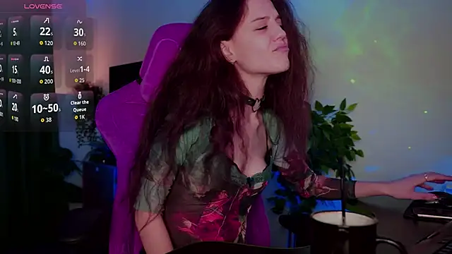 Snapshot of MilaStoyne chatting on 11.04.25 MilaStoyne online show from 11.04.25