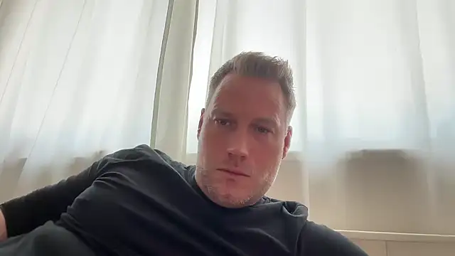 Snapshot of Christian87xxx chatting on 03.12.26 Christian87xxx online show from 03.12.26