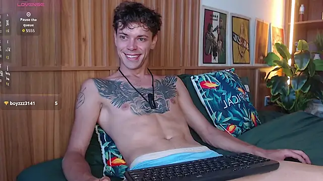 Snapshot of William_Henry_ chatting on 07.17.26 William Henry online show from 07.17.26