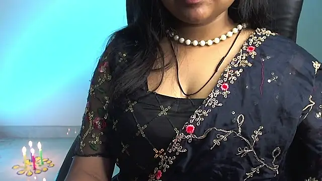 Snapshot of Kannu- chatting on 10.18.25 Kannu- online show from 10.18.25