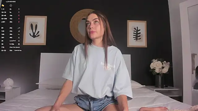 AlannaRussell  online show from 10.29.25