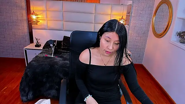 Snapshot of Nohemi_louse chatting on 02.08.26 Nohemi louse online show from 02.08.26