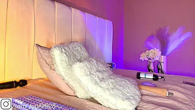 Snapshot of sara_lopee1 chatting on 03.15.25 sara lopee1 online show from 03.15.25