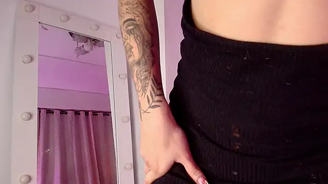 Snapshot of sara_lopee1 chatting on 10.15.25 sara lopee1 online show from 10.15.25