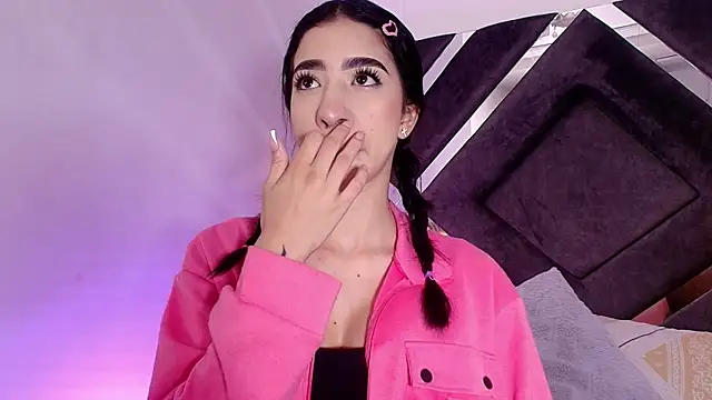 Snapshot of sara_lopee1 chatting on 10.30.25 sara lopee1 online show from 10.30.25