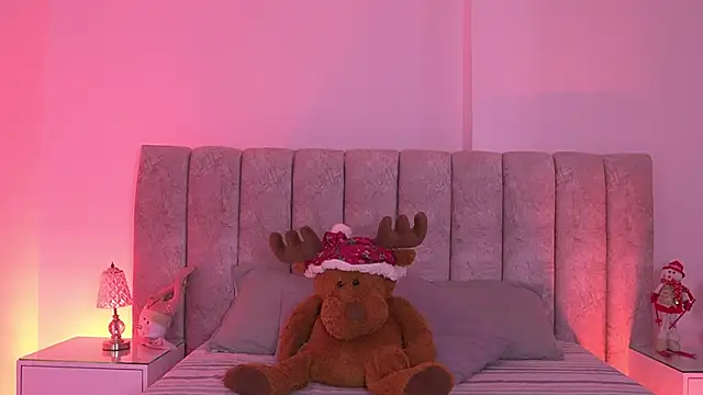 sara lopee1 online show from 12.19.25