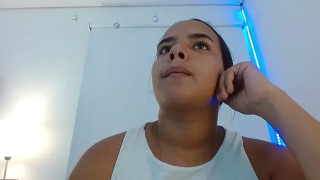 Roxy Stonee online show from 09.30.25