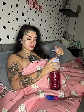 Snapshot of tempzzz12 chatting on 10.03.25 tempzzz12 online show from 10.03.25