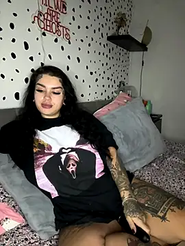 Snapshot of tempzzz12 chatting on 10.13.25 tempzzz12 online show from 10.13.25