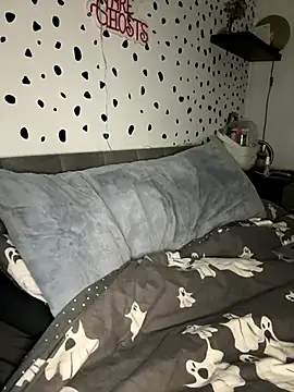 Snapshot of tempzzz12 chatting on 10.17.25 tempzzz12 online show from 10.17.25