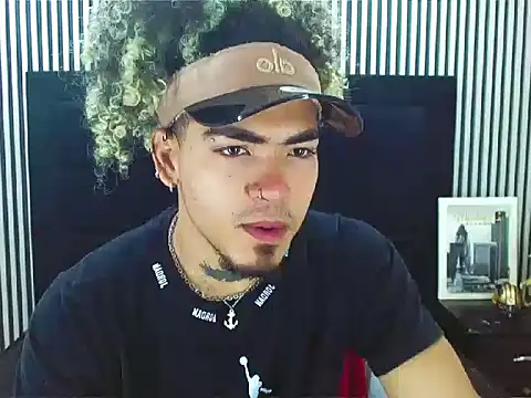 Snapshot of LihanJor_23 chatting on 09.30.25 LihanJor 23 online show from 09.30.25