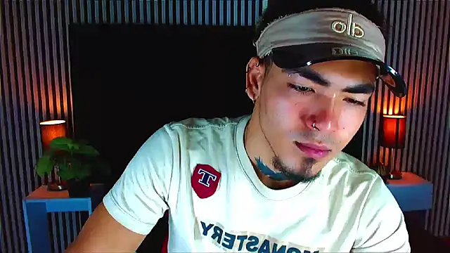 Snapshot of LihanJor_23 chatting on 10.21.25 LihanJor 23 online show from 10.21.25