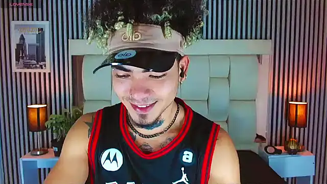 Snapshot of LihanJor_23 chatting on 10.25.25 LihanJor 23 online show from 10.25.25