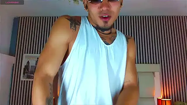 Snapshot of LihanJor_23 chatting on 10.27.25 LihanJor 23 online show from 10.27.25