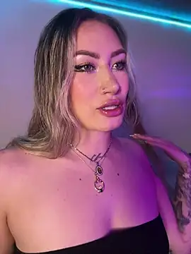 Snapshot of Lally_Valencia__ chatting on 10.25.25 Lally Valencia online show from 10.25.25