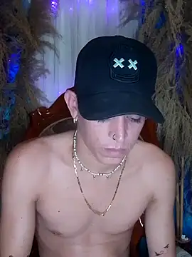 Snapshot of duquehotvoy chatting on 02.05.25 duquehotvoy online show from 02.05.25