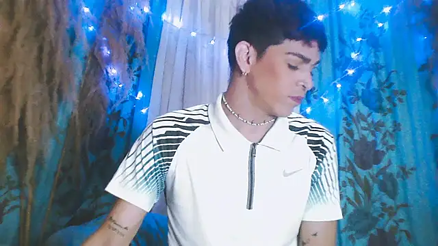 Snapshot of duquehotvoy chatting on 02.21.25 duquehotvoy online show from 02.21.25