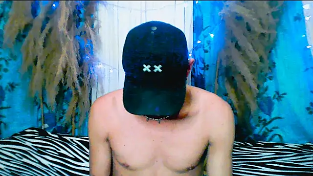 Snapshot of duquehotvoy chatting on 02.25.25 duquehotvoy online show from 02.25.25