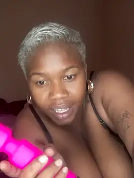 Snapshot of holidtic_justice chatting on 11.06.25 holidtic justice online show from 11.06.25