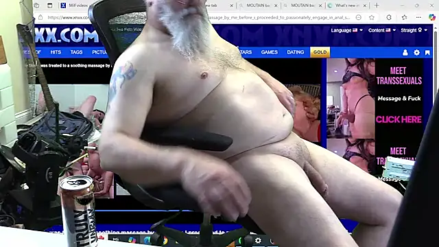 Snapshot of BigManCandy chatting on 02.10.25 BigManCandy online show from 02.10.25