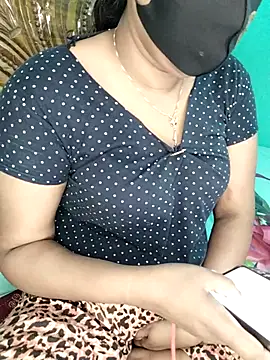 Snapshot of monekhan123 chatting on 12.18.25 monekhan123 online show from 12.18.25