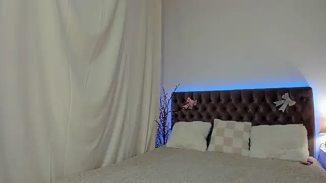 Ella Mayers online show from 02.15.25