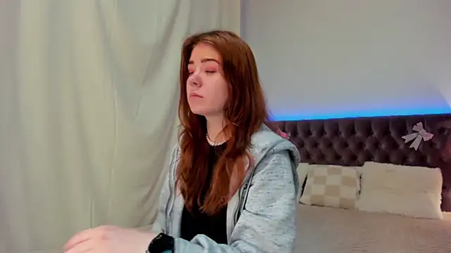 Ella Mayers online show from 02.16.25