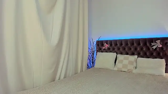 Ella Mayers online show from 02.21.25