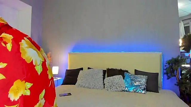 Ella Mayers online show from 02.23.25