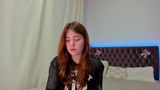 Ella Mayers online show from 03.06.25