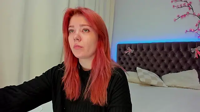 Snapshot of Ella_Mayers chatting on 10.05.25 Ella Mayers online show from 10.05.25